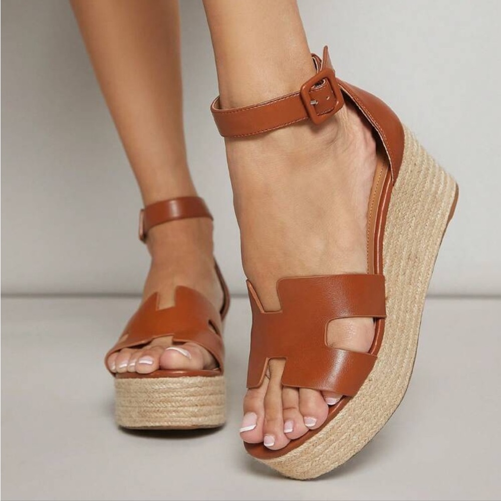 NWT Brown Platform Wedge Sandal 6.5